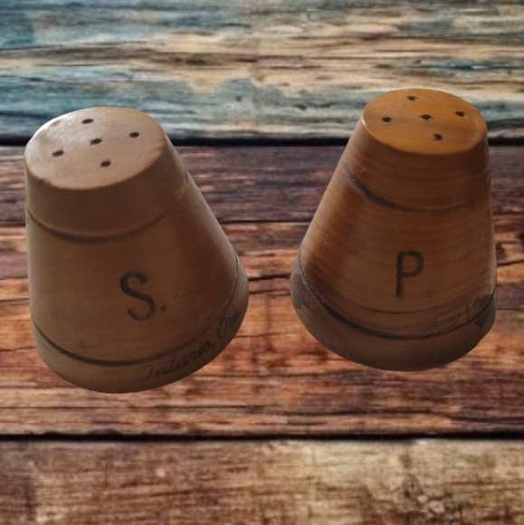VINTAGE LOT OF WOODEN SALT & PEPPER SHAKER SETS ~ WILL ROGERS ~ PEPPY PEPPER - Picture 4 of 8